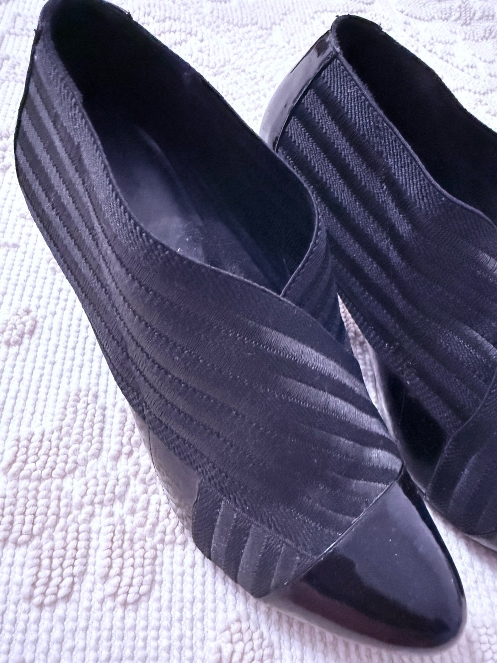 Black Anne Ross ribbed texture and polished patent leather toe heels